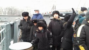 "Россия огромная страна, в ней армия отважна и сильна, мальчишки смелые растут..."