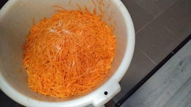 Морковь по корейски в домашних условиях. Рецепт как у корейцев на рынке. смотреть онлайн