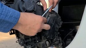 Замена лампочек ближнего света в Mercedes Benz Actros Euro 6