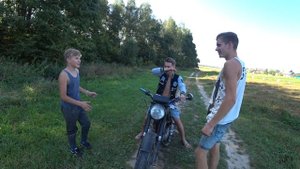 ПОДАРИЛ ШКОЛЬНИКУ МОТОЦИКЛ В 12 ЛЕТ