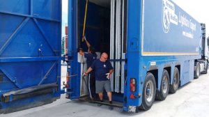 загрузка в Джамбовоз платформы с клеткой в порту