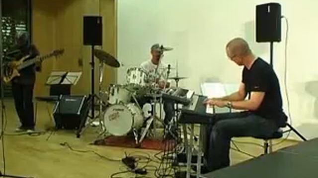 The New International смотреть онлайн