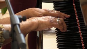 Duke Ellington singer gives care home concert | Vancouver Sun