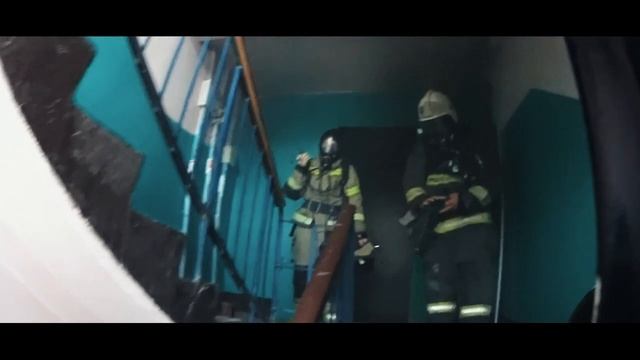 ГЛАЗАМИ МЧС_ Пожар на чердаке. Сильное задымление