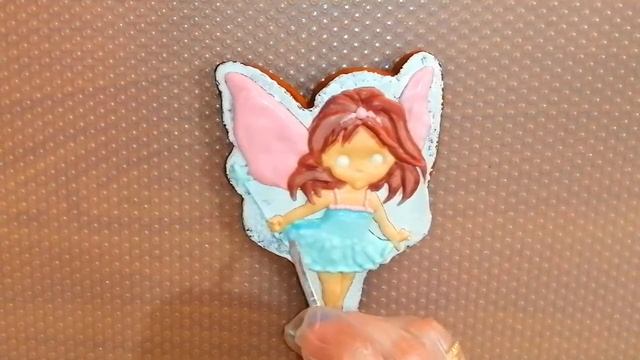 Пряник-топпер. Пряник для девочки. Мастер-класс. Заливка глазурью, тонировка, прорисовка смотреть онлайн