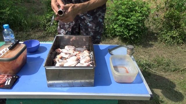 Жарим и коптим птицу . Гриль , Коптилка на даче.