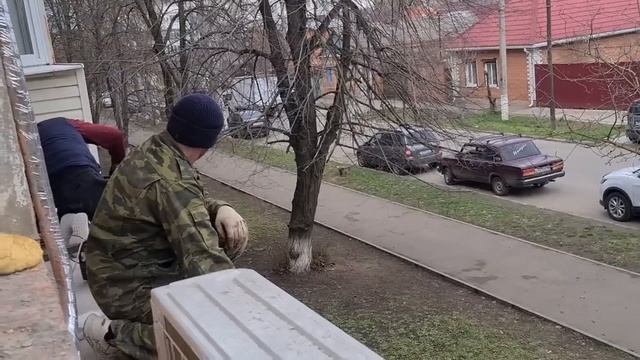 Ейск?Ремонт у Тани, в квартире 70х. Монтаж балконных ограждений.