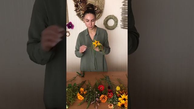 Майстер-клас з флористики «Український вінок з живих квітів» смотреть онлайн