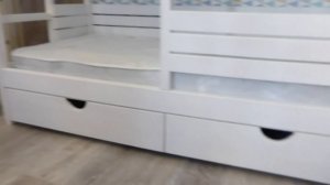 Двухъярусная кроватка домик с крышей и окнами