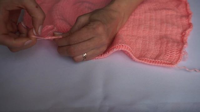 Как получить ровный край вязаного полотна. Отпаривание. смотреть онлайн