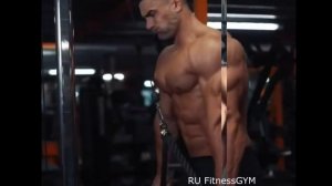 Накачка плеч и трицепсов WorldGYM