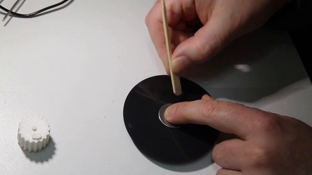 Gluing a floppy disk donut to the hub смотреть онлайн