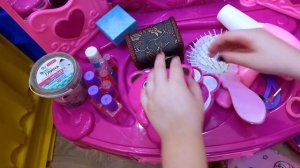 Ева и Куклы играем в Салон парикмахерская