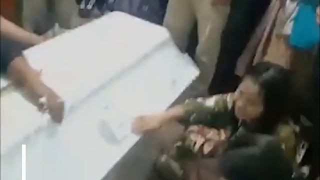 Kuasa Hukum Ferdy Sambo Katakan, Brigadir J Diduga Pakai Parfum Istri Ferdy & Tunjukkan Gelagat Ane смотреть онлайн