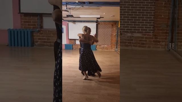 Сергей Макаров и Анна Зюзина. 07.08.2022 Милонга в Тангомио смотреть онлайн