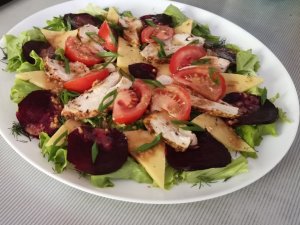 ЛЕТНИЙ САЛАТ! Салат с ПЕЧЕНОЙ СВЕКЛОЙ! Летний салат с курицей и овощами!.