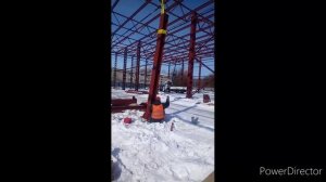 Монтаж металлической колонны на анкерный ростверк.