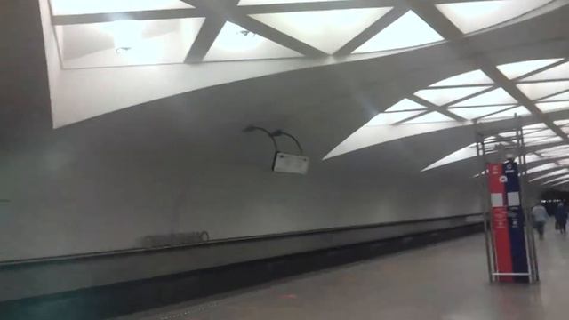 // Электропоезд 81-740.1/741.1 «Русич» на станции метро «Строгино» Арбатско-Покровской линии // смотреть онлайн