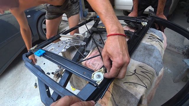 Меняем трос стеклопод Ауди а6 с5 смотреть онлайн