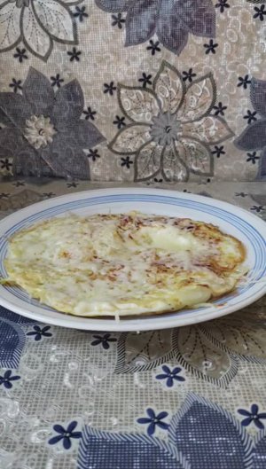 240415 Вкусная яичница с тёртым картофелем, сыром и луком на сливочном масле Сытное полезное блюдо