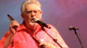 Rolf Harris 'Jimmy My Boy' (excerpt) Wickham Festival 4/8/2013