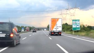 Iveco Daily длинномеры видео на дороге \\\\ Iveco Daily semi trucks\\\\Mini TIR