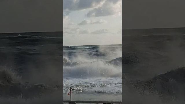 28.07.2023годШторм в Сочи,пляж Ривьера смотреть онлайн