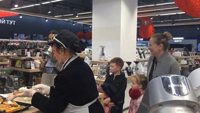 #Кулинарнаязона#KENWOOD#кухоннаямашинаKenwood#грильDe’Longhi#вафли#крем#комфи#караван#anna_fideeva# смотреть онлайн