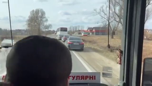 Автобусы с беженцами направляются к польской границе смотреть онлайн