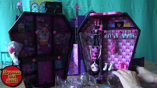 Расспаковка, Шкафчик Дракулауры (Дракулокер), Шкаф с аксесуарами и куклой Monster High смотреть онлайн