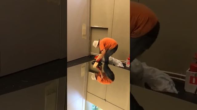 как оторвать зеркало наклееное от стены смотреть онлайн