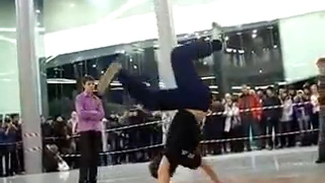 Батл в ТЦ Вершина город Сургут.mp4 смотреть онлайн