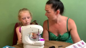 Обзор на детскую швейную машинку из Депо