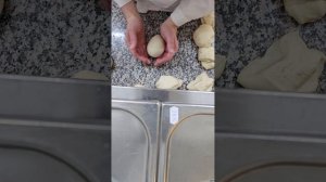 Как катать шары для пиццы 🍕