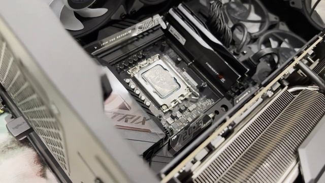 Így CSERÉLJ/PASZTÁZZ processzort 12900K ➔ 14900K #PressTheX #PCGaming #Richie смотреть онлайн
