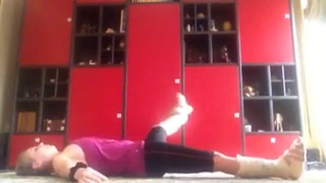 Yoga in cast-3. Йога в гипсе-3. смотреть онлайн