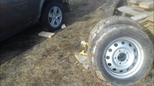 Замена колес на Ниве за 8 минут. Помогите выбрать грязевые шины
