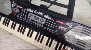 Синтезатор з мікрофоном та тримачем для нот дитячий Electronic Keyboard 8238