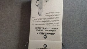 Устройство для прокачки тормозов JONNESWAY AE300173