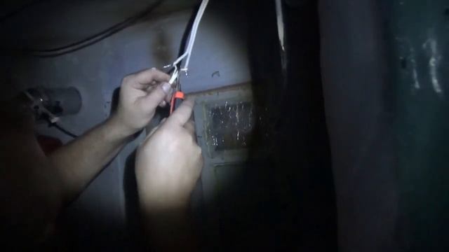 Ужас! Авария в нашем доме КОРОТКОЕ ЗАМЫКАНИЕ в доме Плохая проводка Чиним провода смотреть онлайн