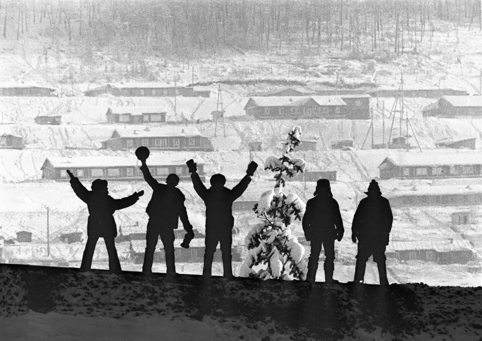 Мы стреляем по холмам. Многонациональный БАМ. БАМ 35 лет. Бамовцы в снегу. Настольная игра Байкало-Амурская магистраль.