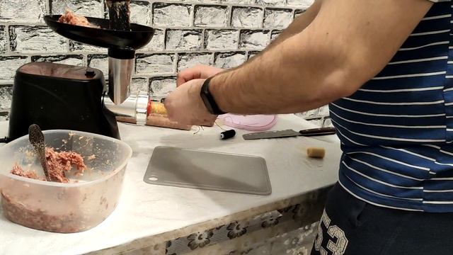 Лучшие сушеные колбаски к пиву! Колбаски из свинины. Вкуснее не придумаешь! смотреть онлайн