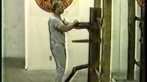 Эдди Чонг - деревянный манекен