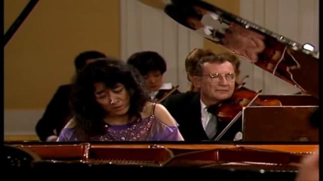 Mitsuko Uchida - W.A. Mozart Piano Concerto No.9 in E flat Major K. 271 "Jeunehomme" смотреть онлайн