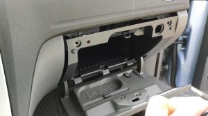 How to install AUX wire in Ford Focus MK2