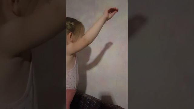 Театр теней, весело играем с подругой Настей. Развиваем фантазию, мышление, воображение и моторику. смотреть онлайн