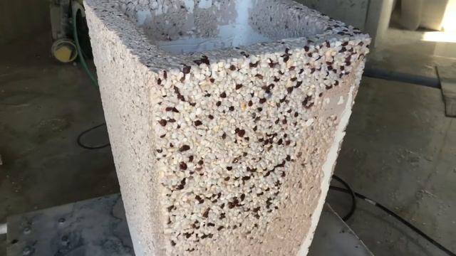 Вазон уличный бетонный с открытой фактурой мраморной крошки по технологии мытый бетон.