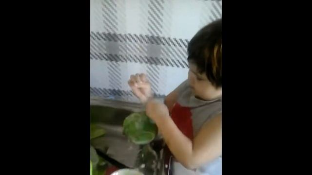 Валечка моет посуду... смотреть онлайн