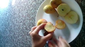 Замораживание яблок и груш целыми плодами.