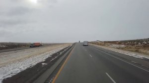 ТЯЖЕЛЫЕ дороги в США ЗИМОЙ, как ездят водители ЕДЕМ по США на ТРАКЕ Вайоминг_Дальнобой по США